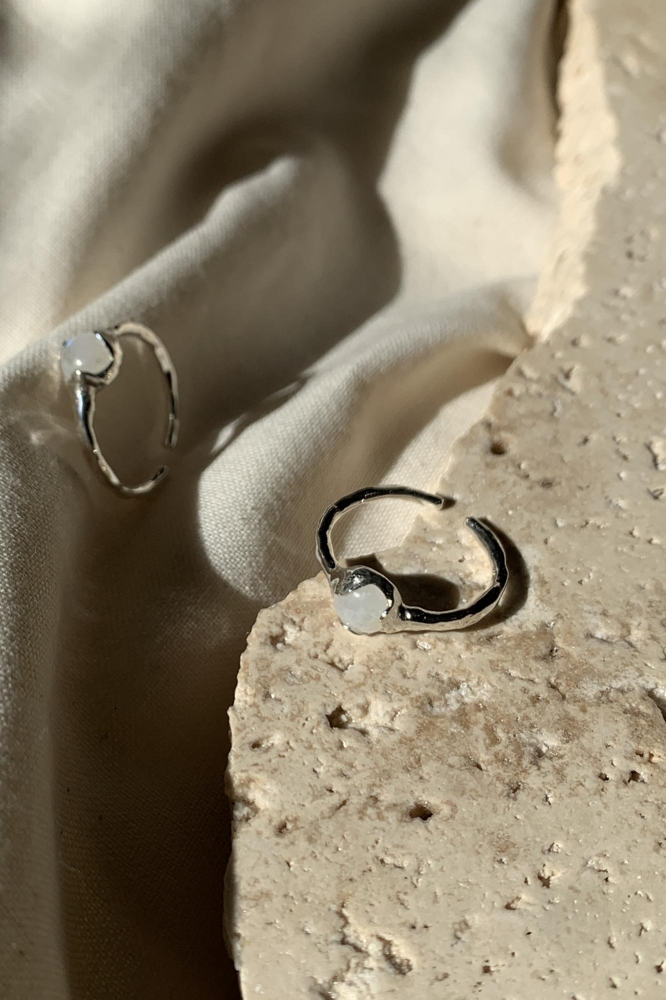 Кольцо с лунным камнем