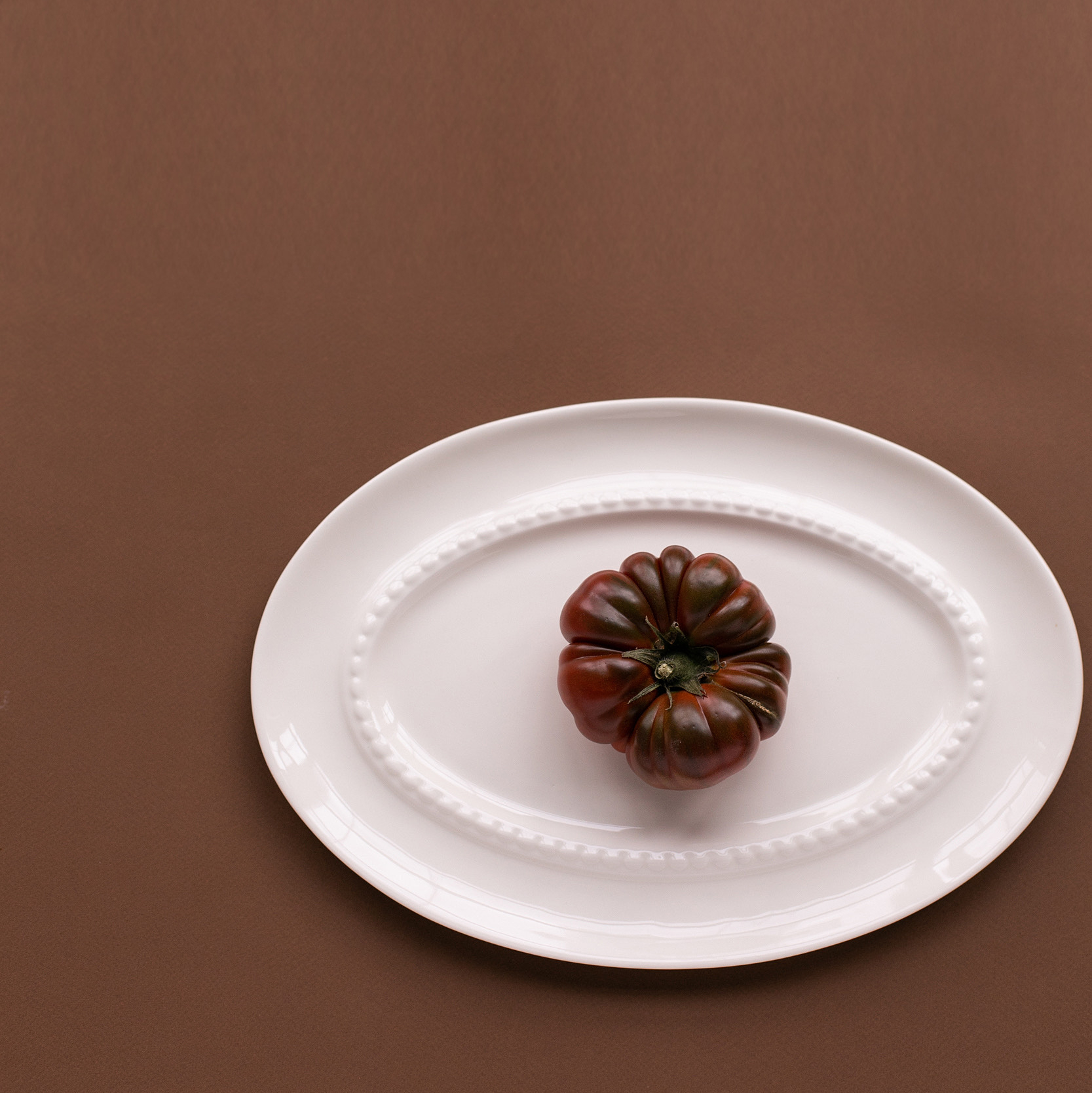 Овальная тарелка с жемчугом