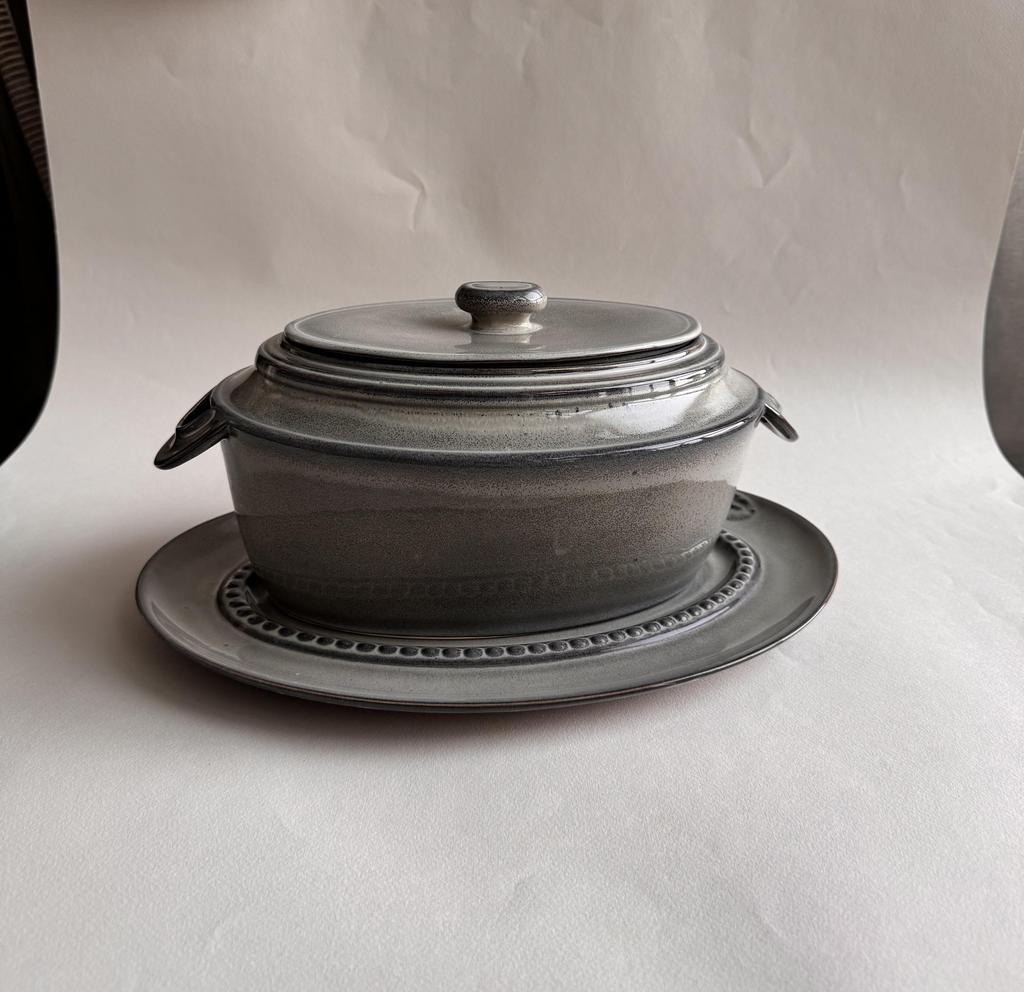 Супница в цвете «норвежский лес»