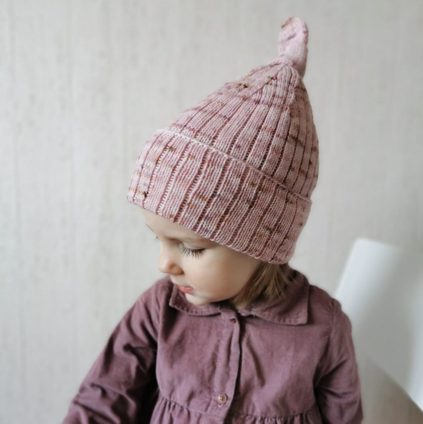 Описание "Шапочка-гномик в рубчик"