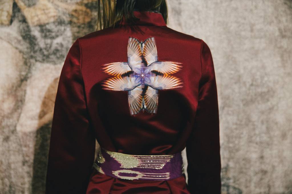 Шелковый жакет с аппликацией/Silk jacket with applique