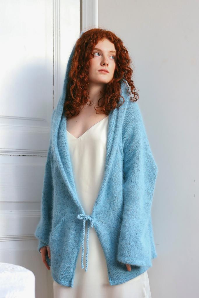 Кардиган с капюшоном из ангоры «Небесный»