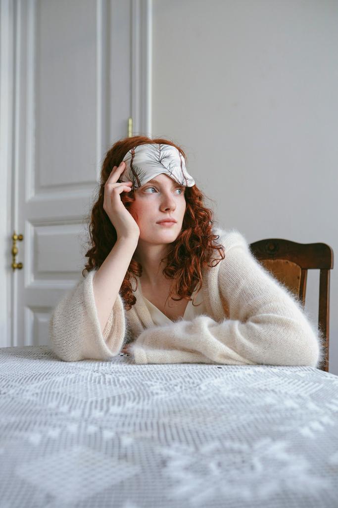 Шелковая маска для сна «Веточки сосны»