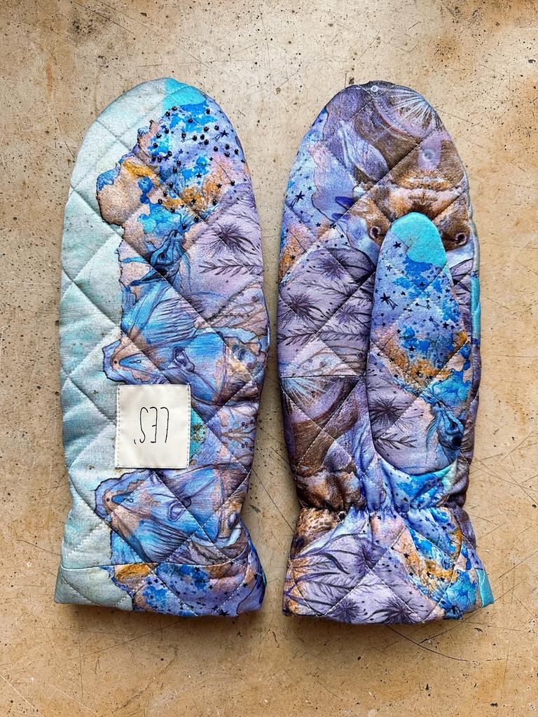 Варежки из шелка с вышивкой