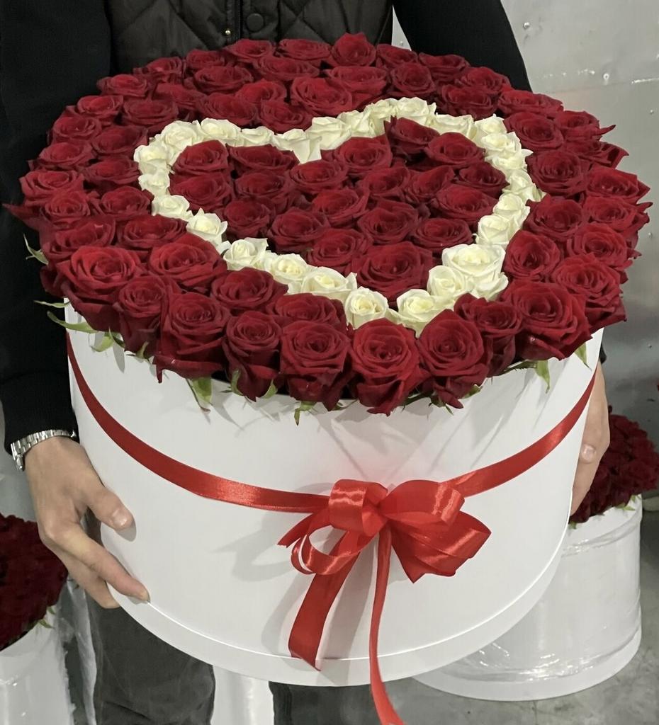 101 Роза в огромной шляпной коробке