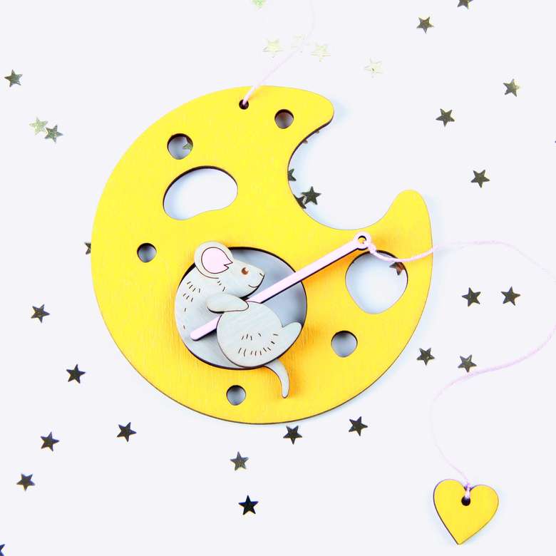 "ЛОВИ МОМЕНТ" Ёлочная игрушка на открытке.