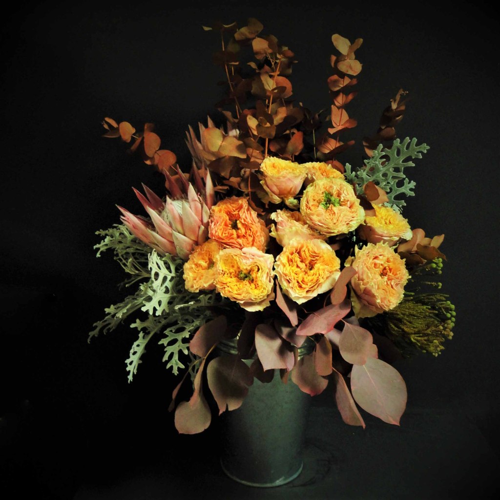 Осенняя композиция из живых цветов "Октябрь"