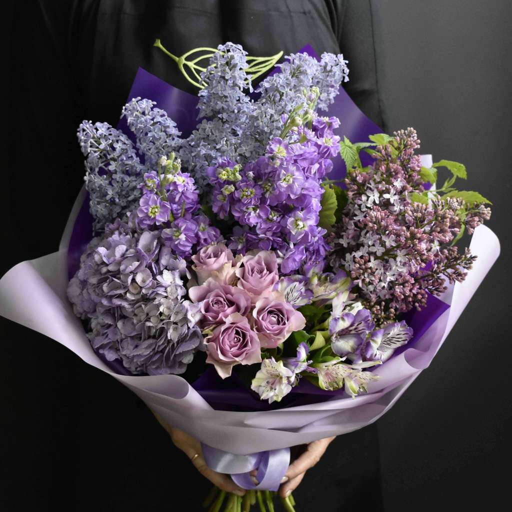 Весенний букет "Черничный чизкейк"