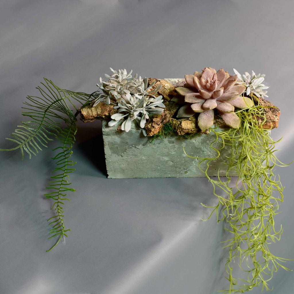 Искусственная композиция "Испанский мох" в бетонном кашпо