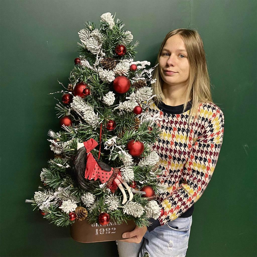 Ёлка из искусственной хвои "Феечка в красном"