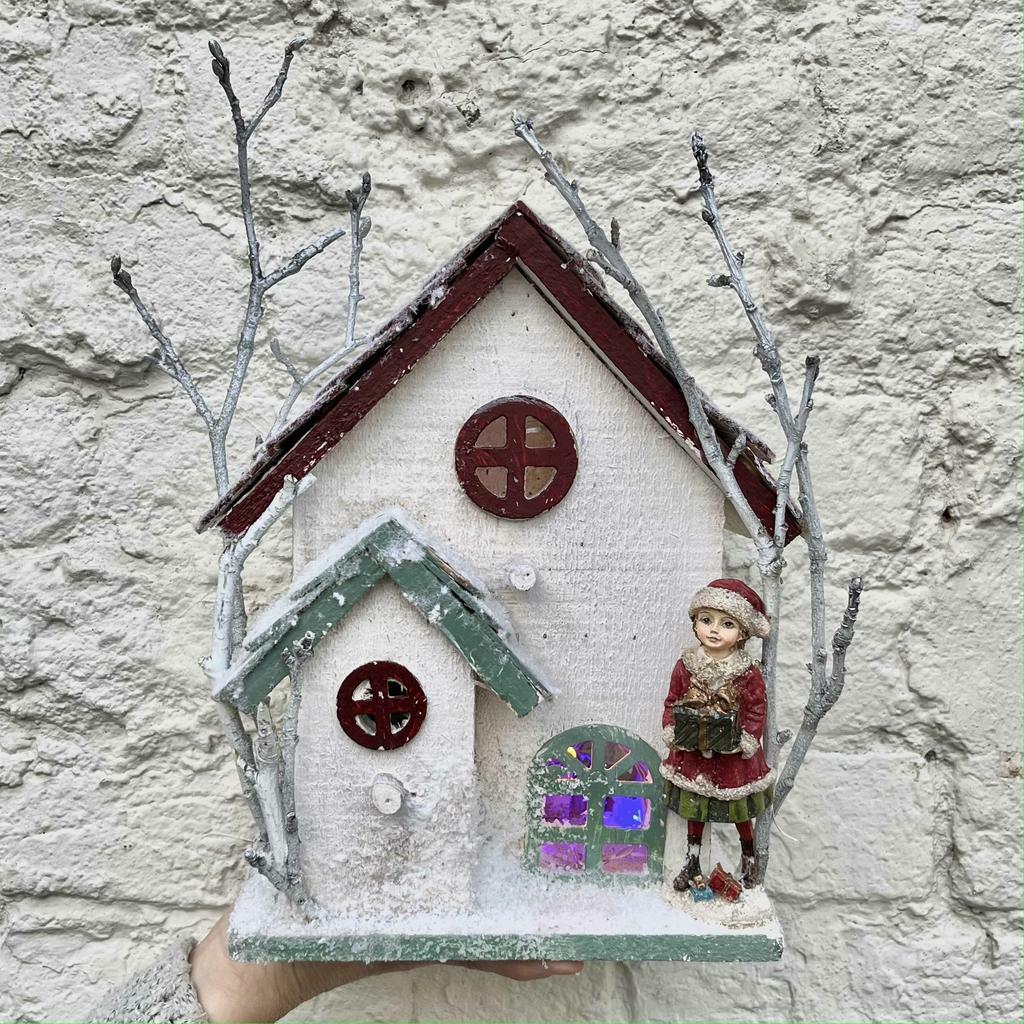 Рождественский домик "Девочка с подарком"