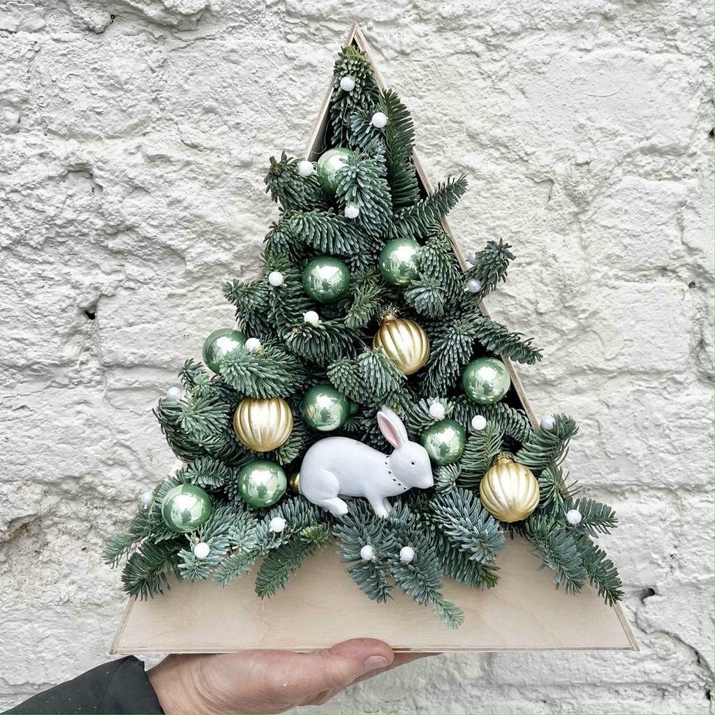 Ёлка из живой хвои в деревянном ящике "Сочельник"