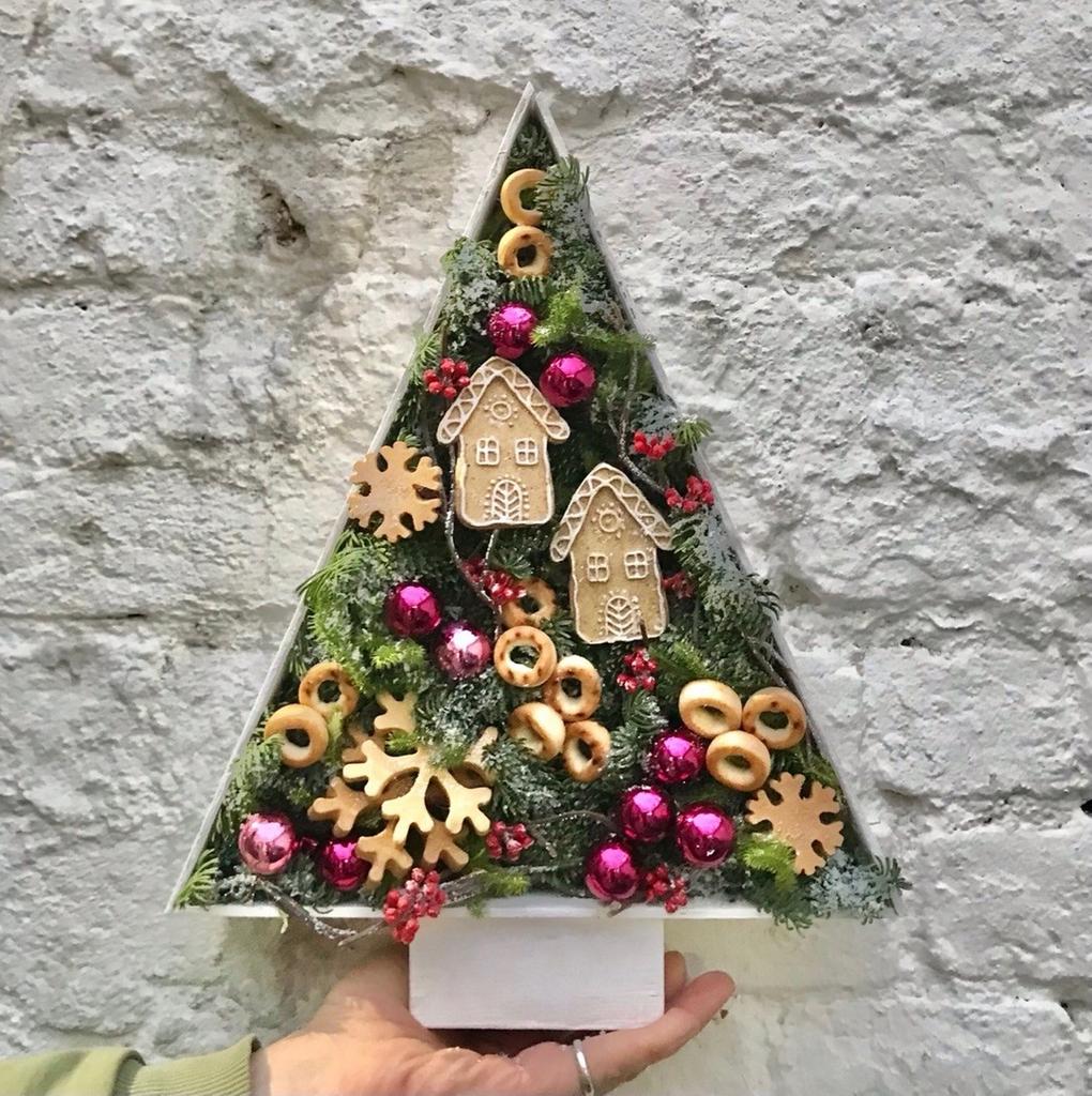 Ёлка из живой хвои в деревянном ящике "Праздничная"