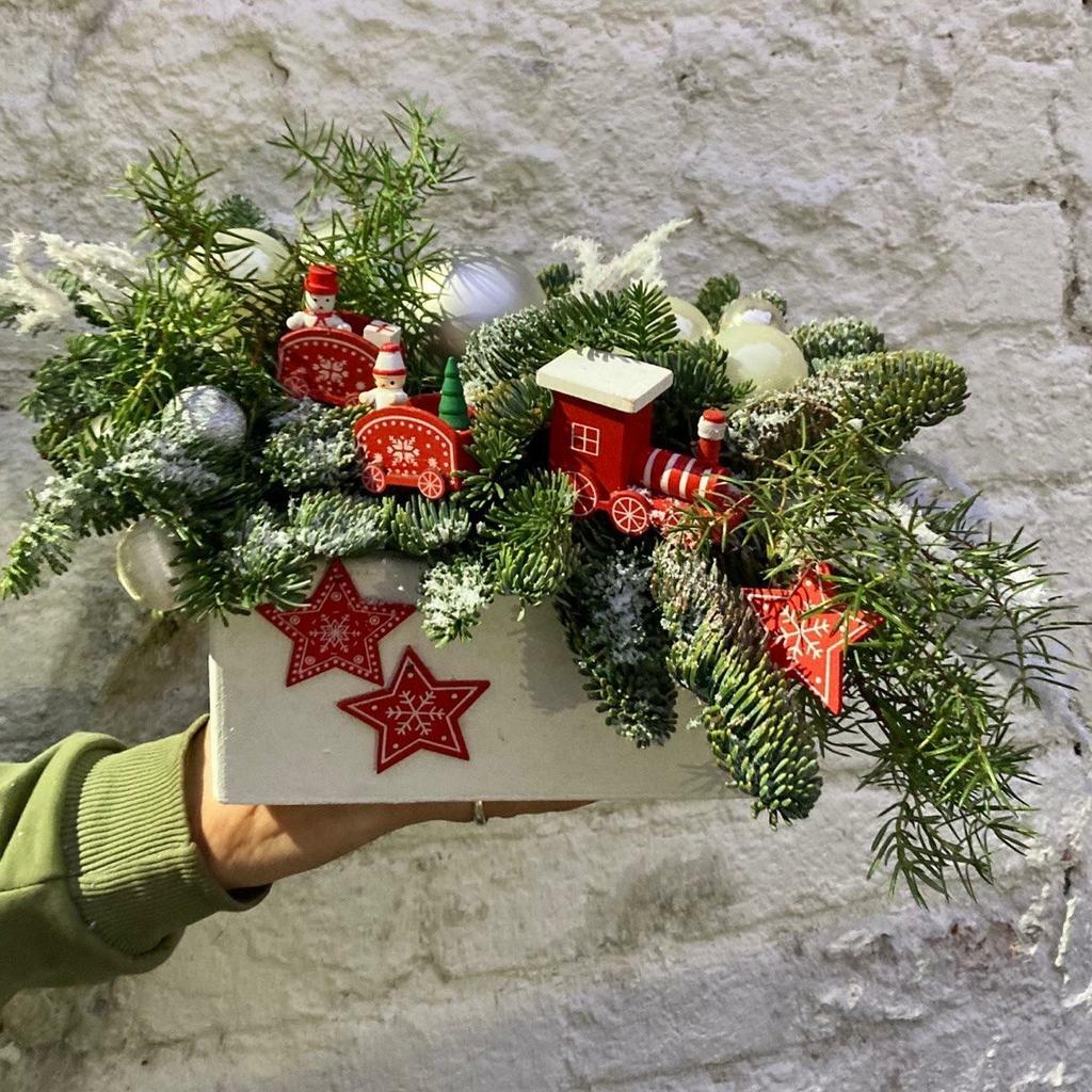 Композиция из живой хвои "Паровозик"