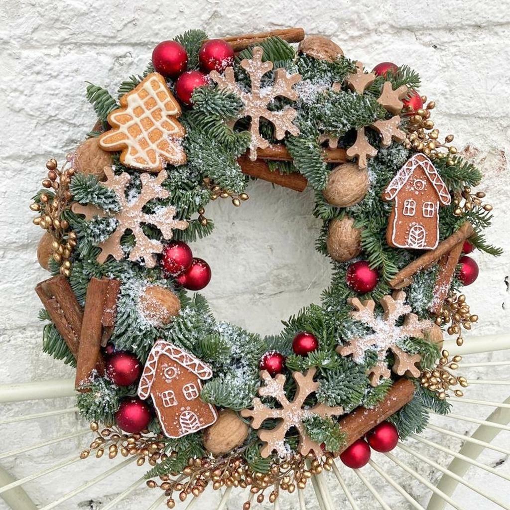 Венок из живой хвои "Пряничный"