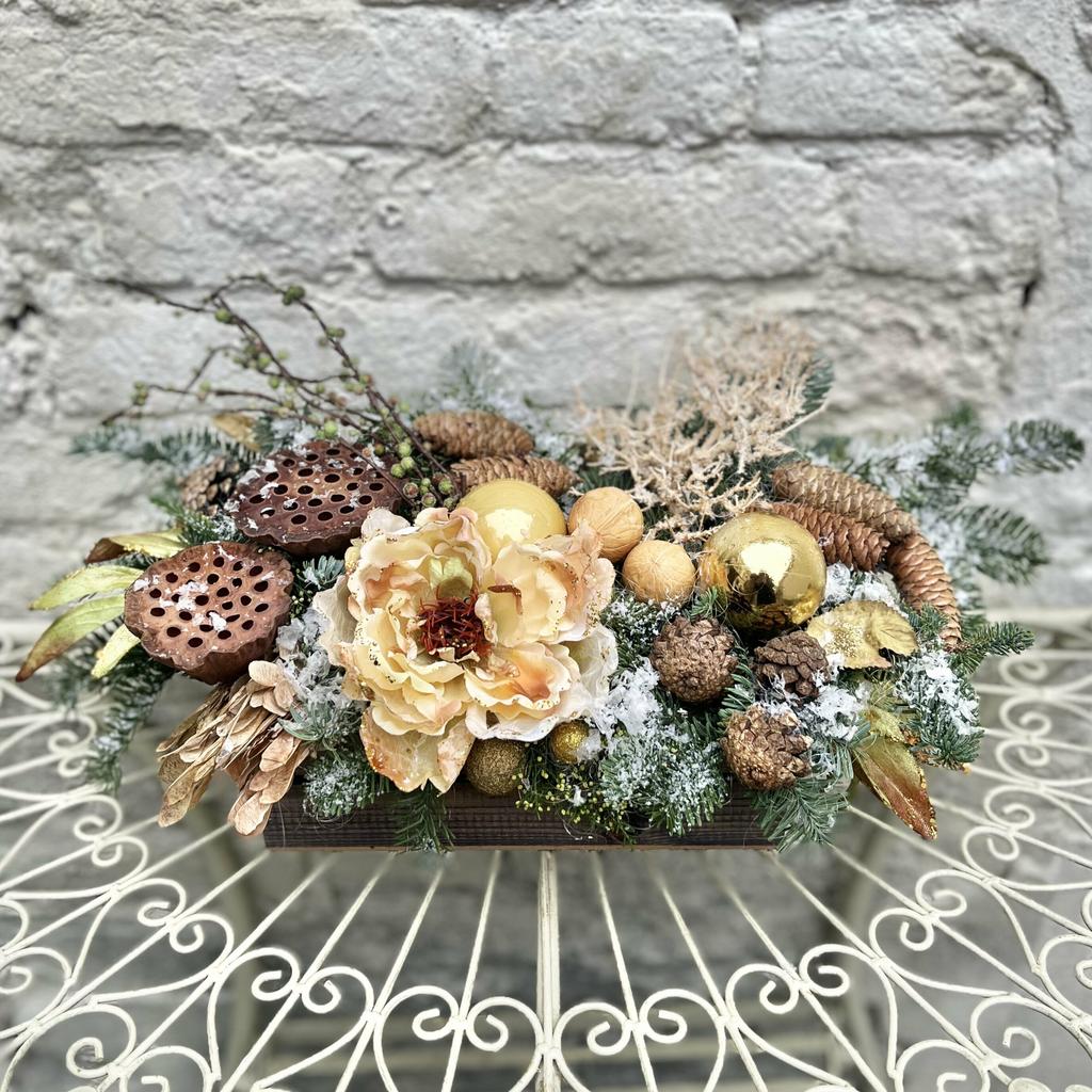 Композиция из живой хвои "Коробочки лотоса"