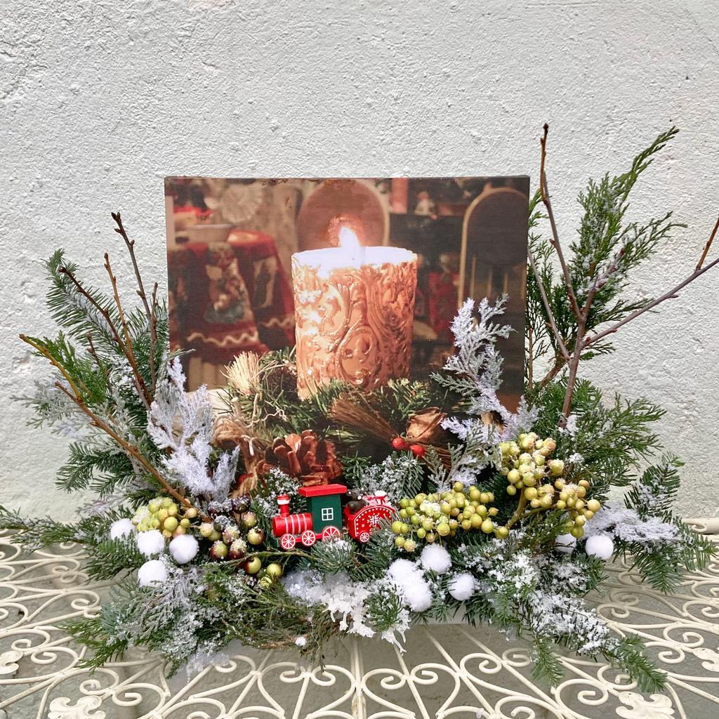 Композиция из живой хвои "Картина праздничная свеча"