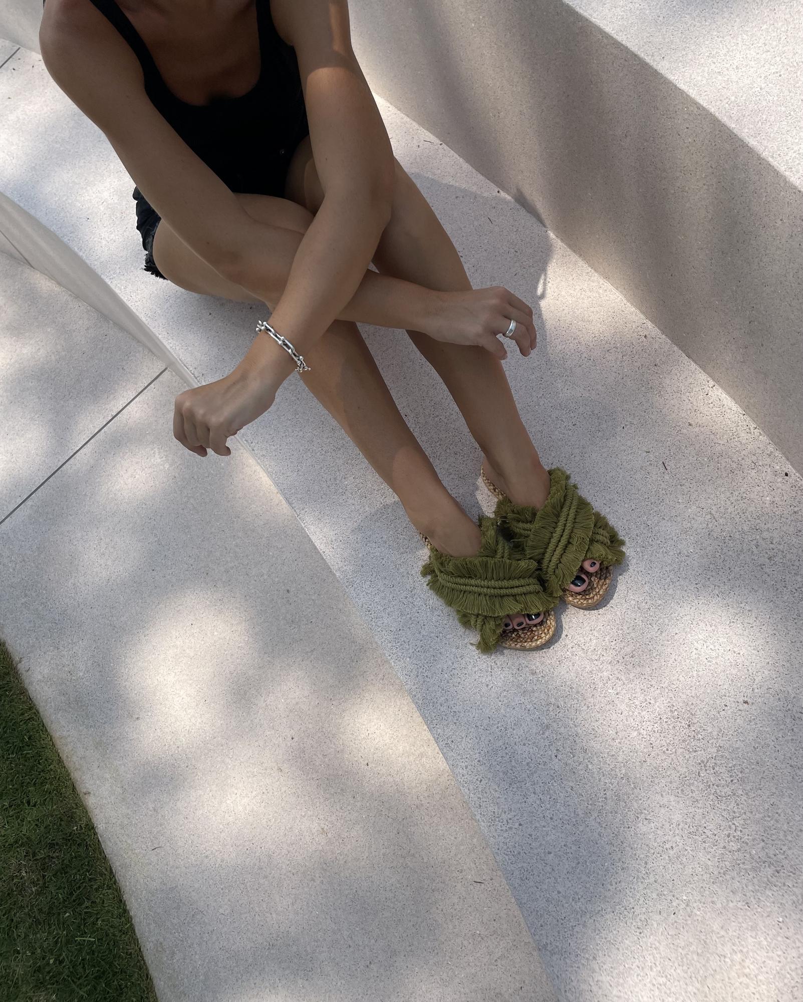 СЛИПЕРЫ ОЛИВКОВЫЕ КРЕСТ-НАКРЕСТ