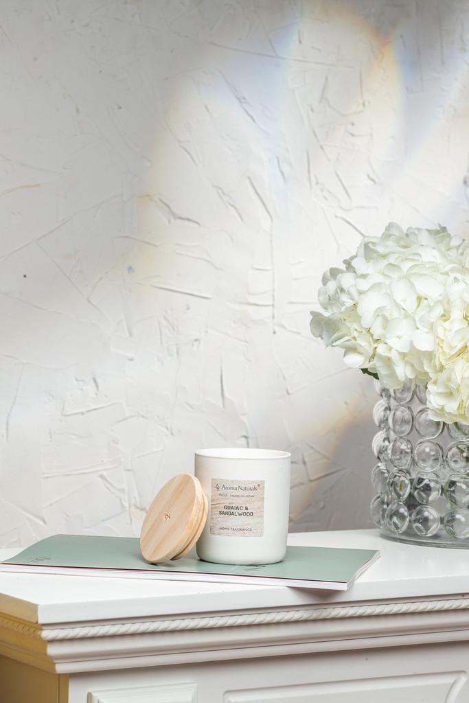 Арома свеча Woods - Guaiac & Sandalwood