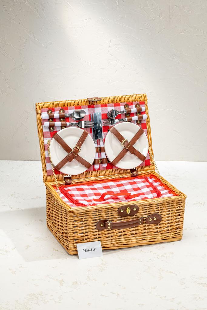 Корзина-чемодан для пикника на 4 персоны