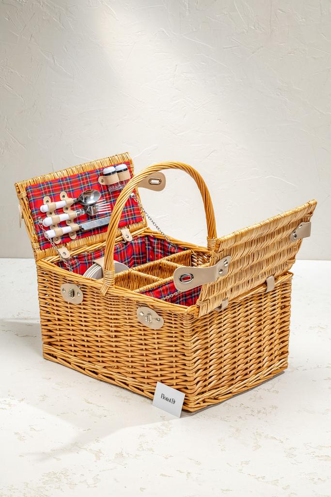Квадратная корзина для пикника на 4 персоны