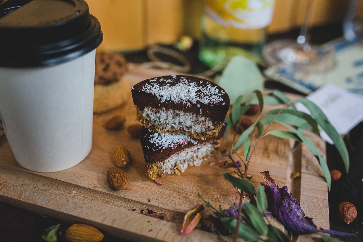 Лава-кейк "Молочный шоколад/кокосовый чиа"