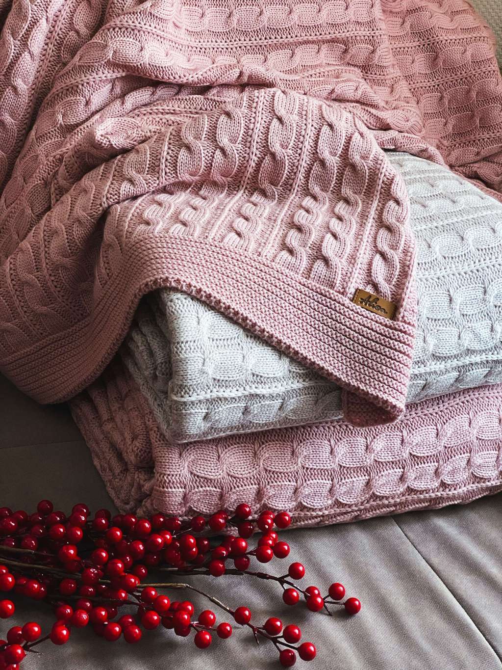 Вязаный плед мелкая коса, нежно-розовый