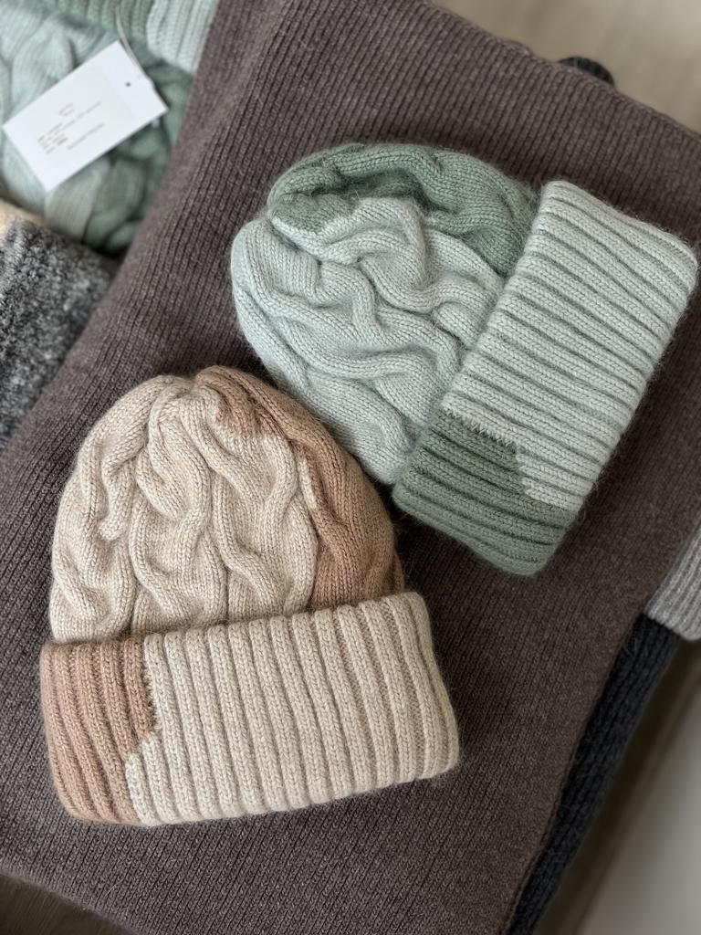 Шапка с ангорой на флисе