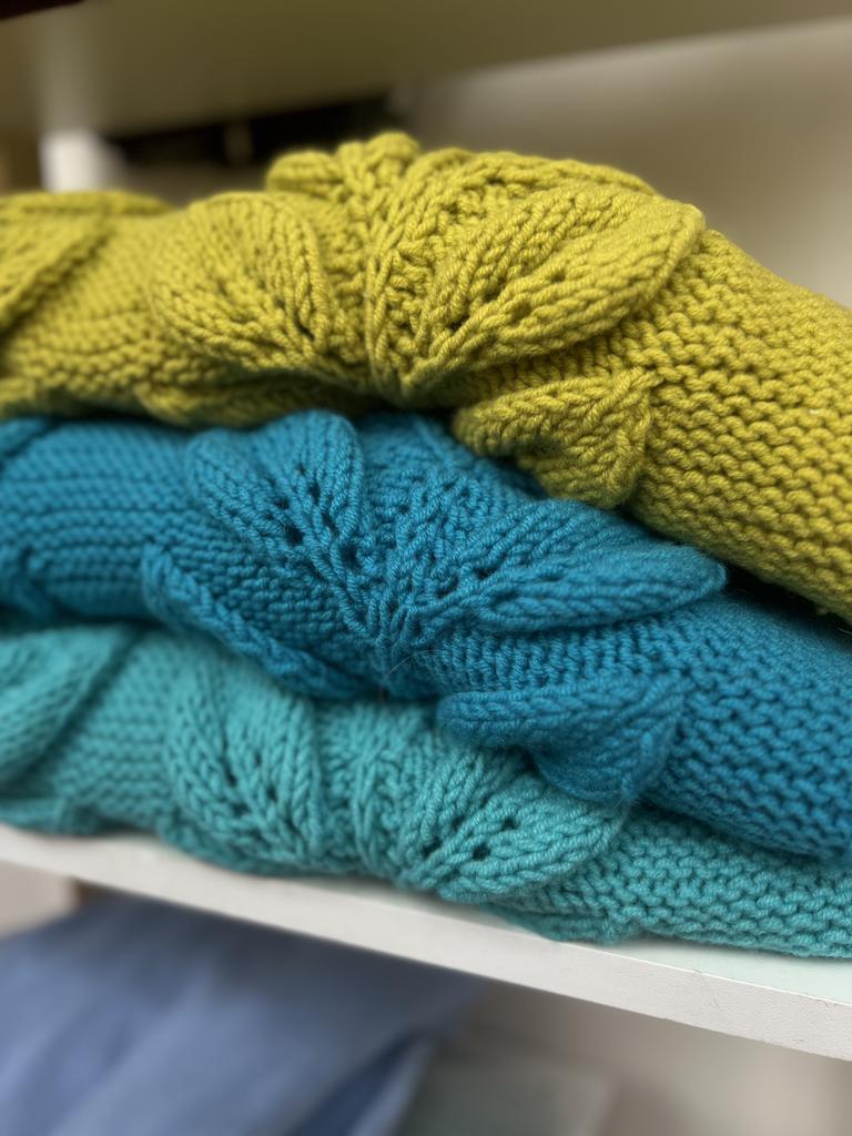 Свитер с листьями, тиффани