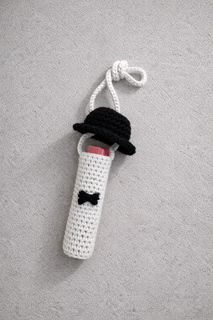 Вязаный футляр-брелок для помады/блеска