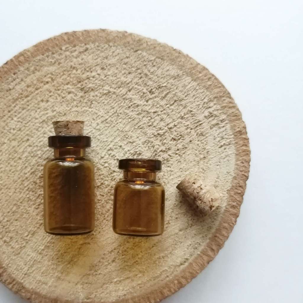 Декоративные мини-бутылочки, темное стекло