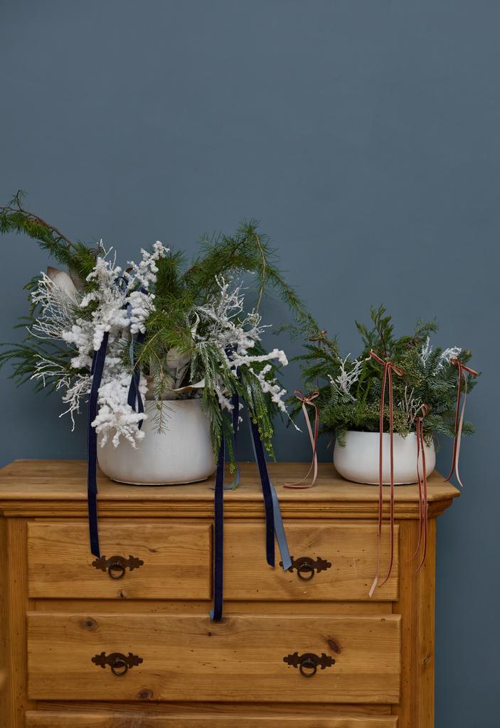 Композиция в каменном кашпо