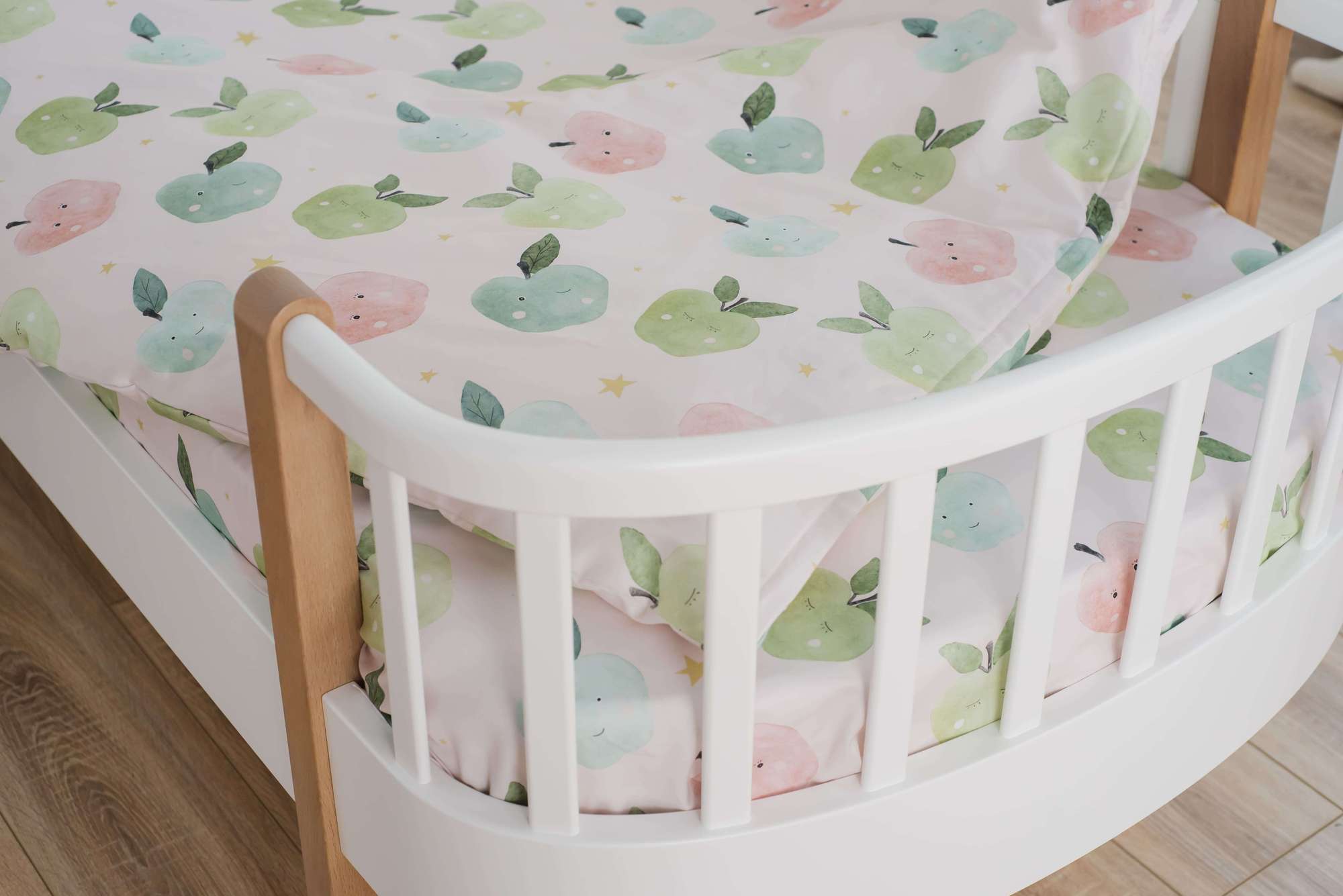 Детское постельное бельё из сатина "Яблочки"