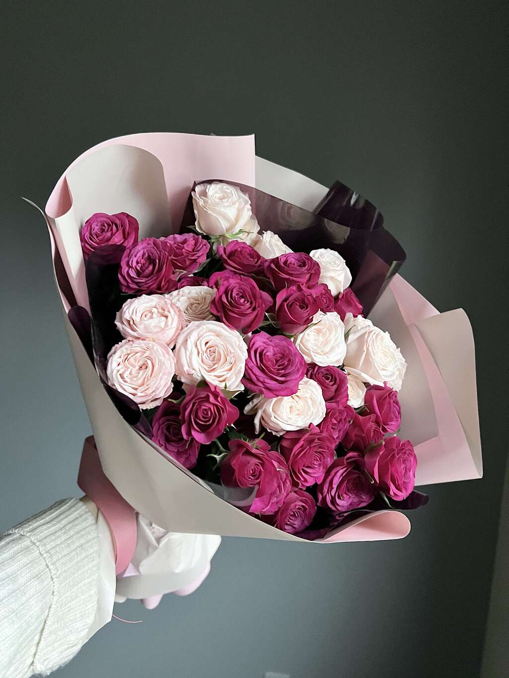 7 пышных пионовидных кустовых розочек желаемого цвета