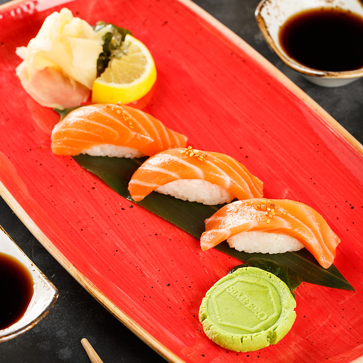 Нигири с лососем