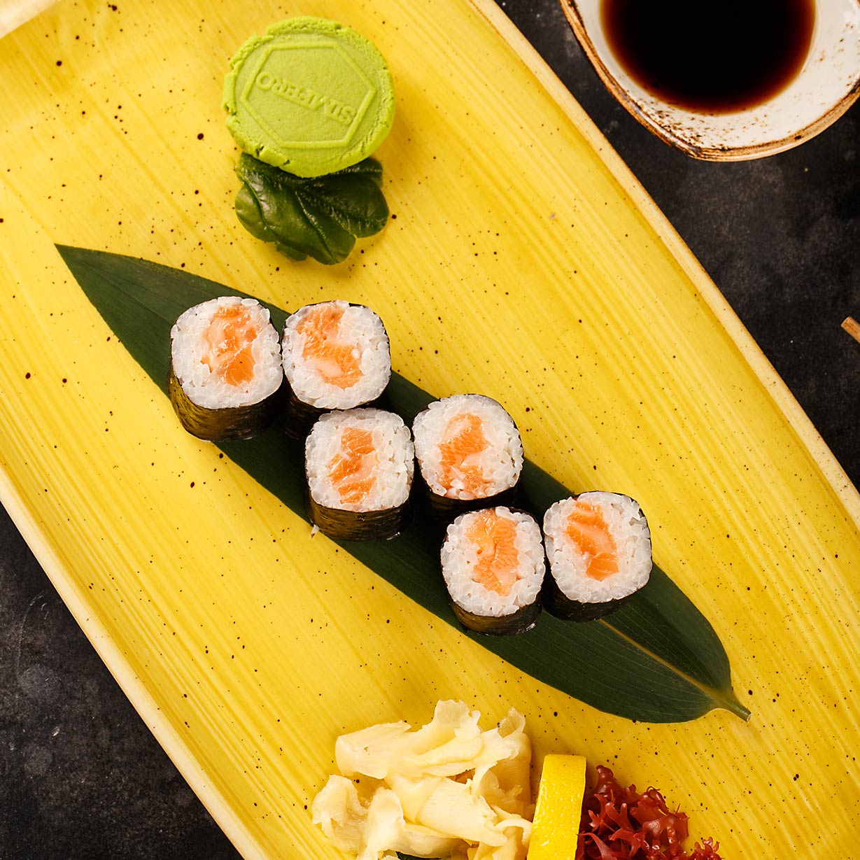 Маки Ролл с лососем