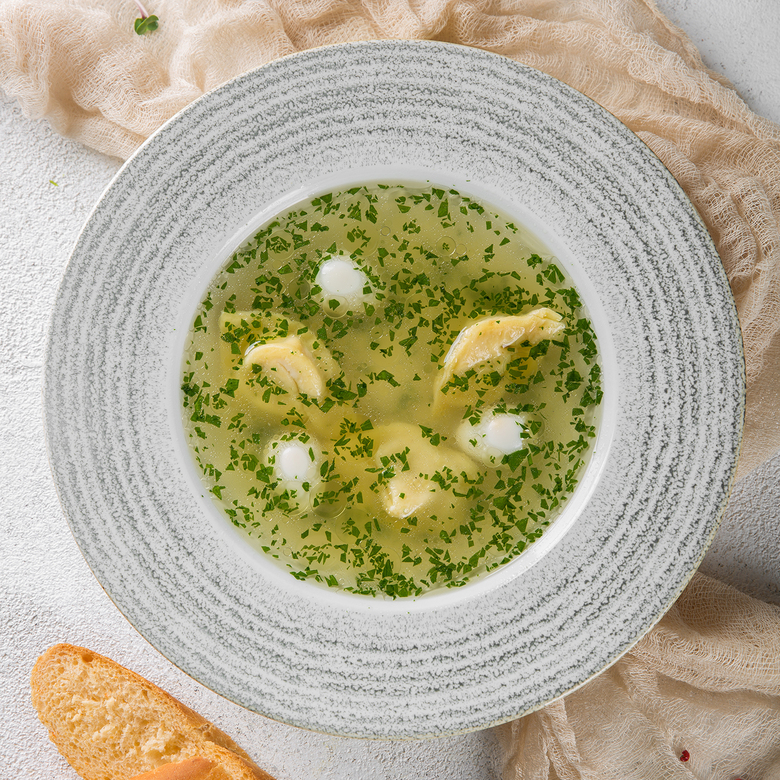 Куриный бульон с лапшой