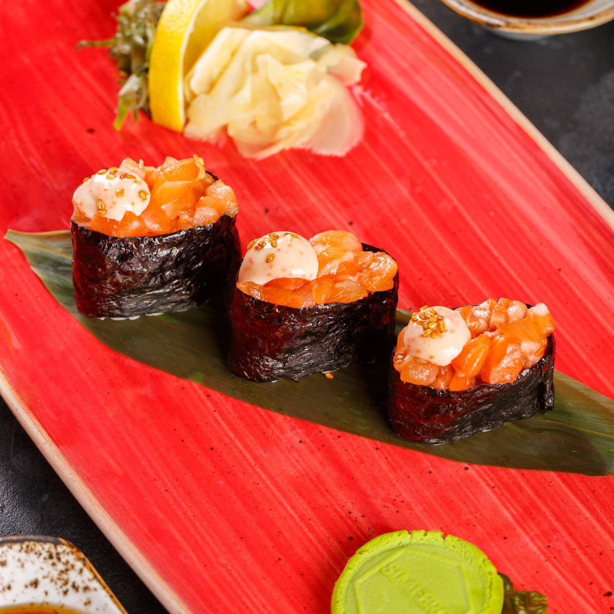 Гункан Феликс с лососем