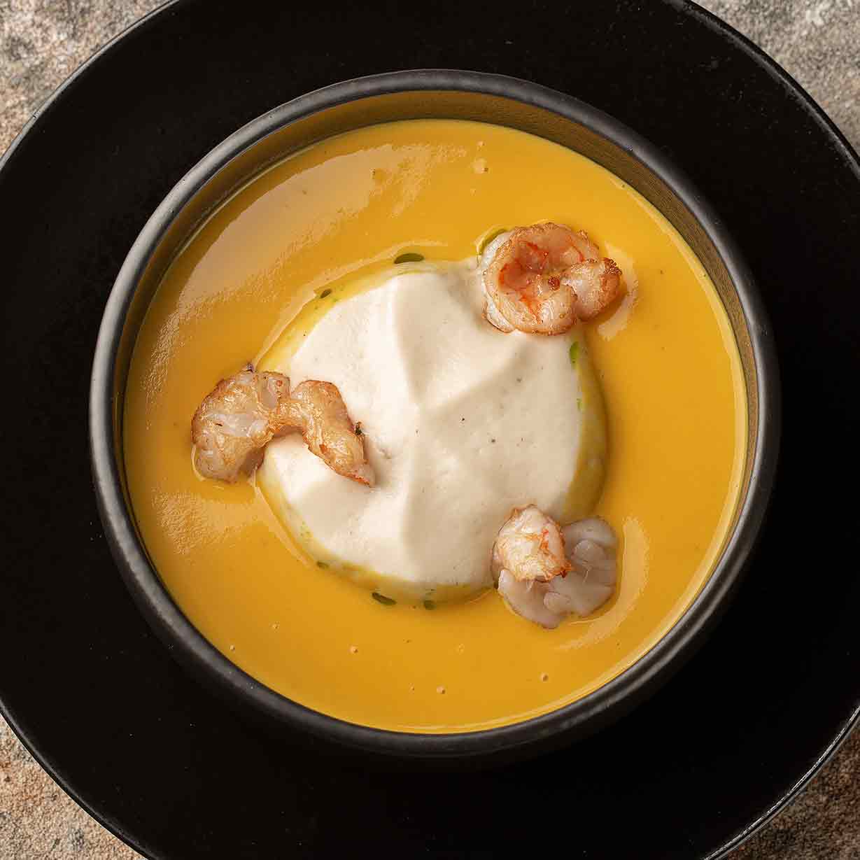 Тыквенный крем суп с креветкой и страчателлой