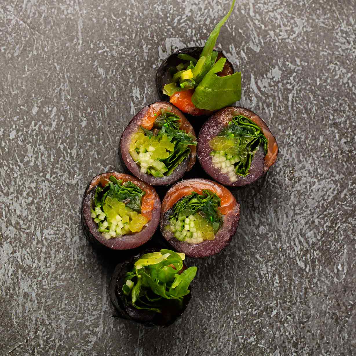 Фирменный Сашими ролл с лососем и тунцом