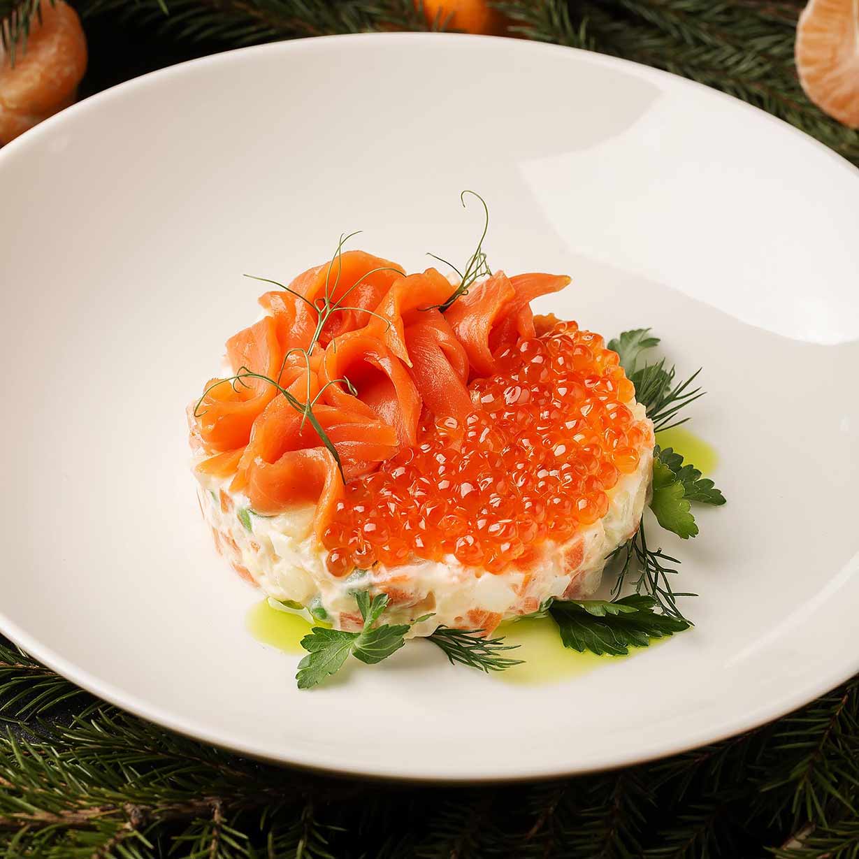 Оливье с красной икрой и диким кижучем