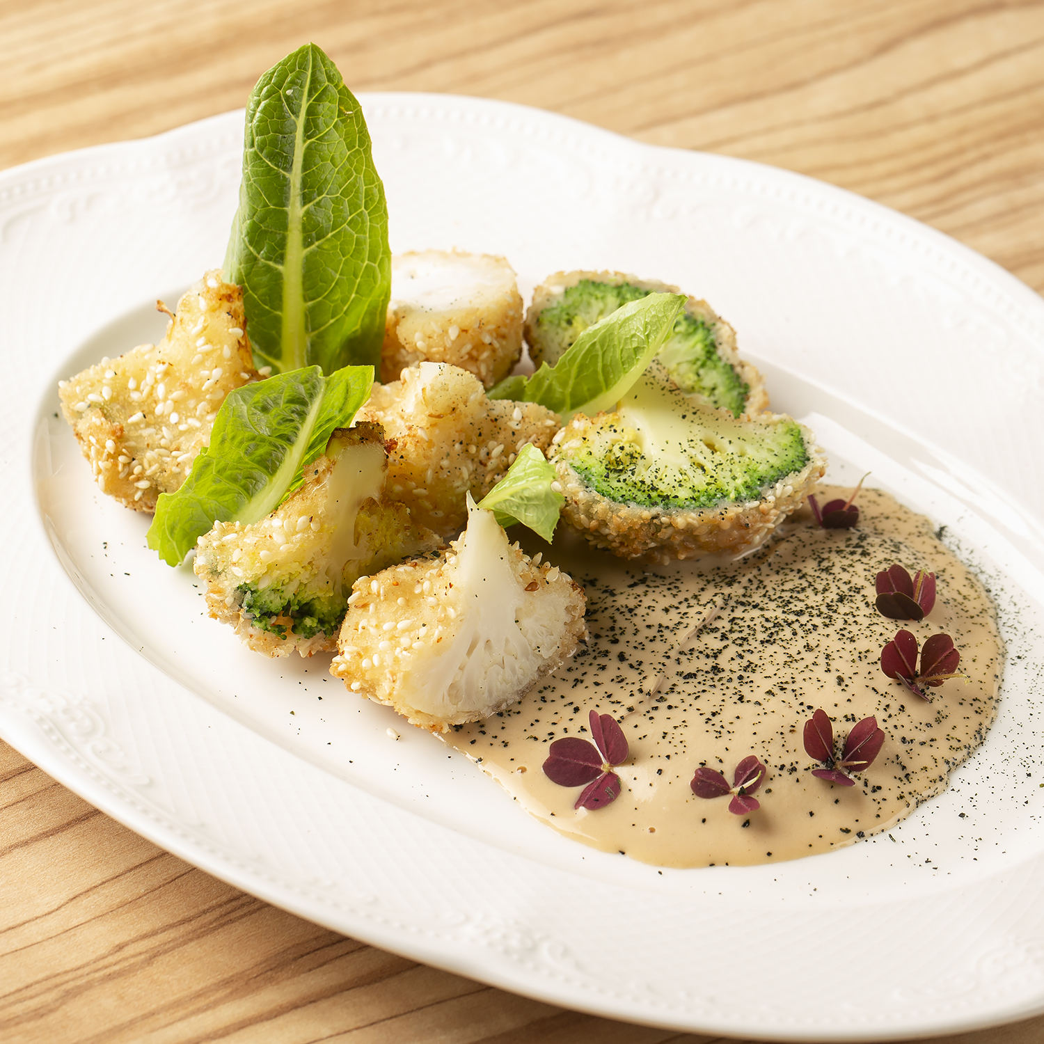 Цветная капуста и брокколи с кокосово-кунжутным соусом