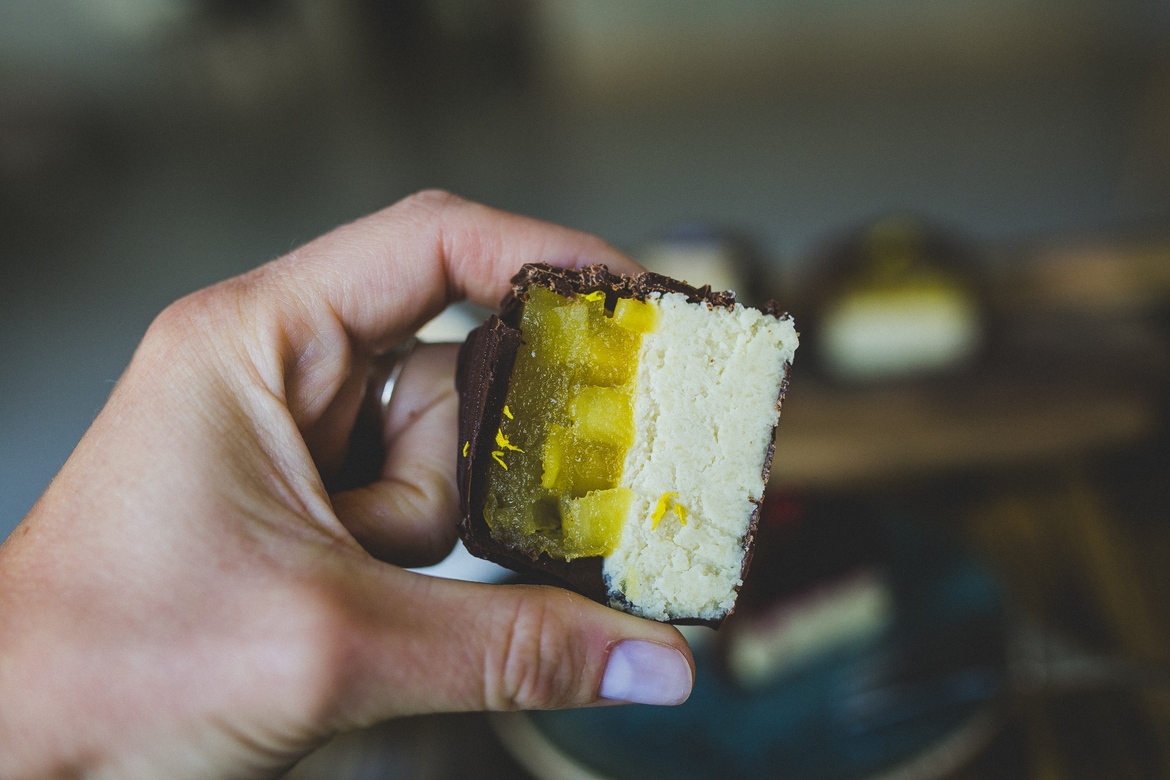 "Куб манго-маракуйя"