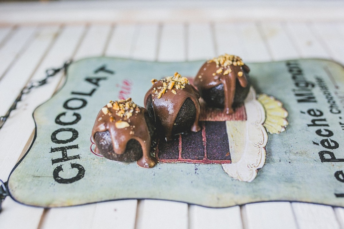 Трюфель с миндалем в шоколаде