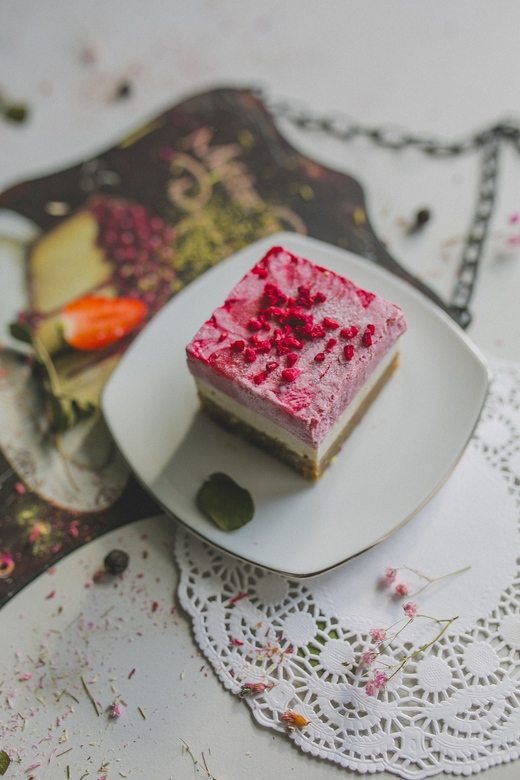 Пирожное "Клубничный йогурт"