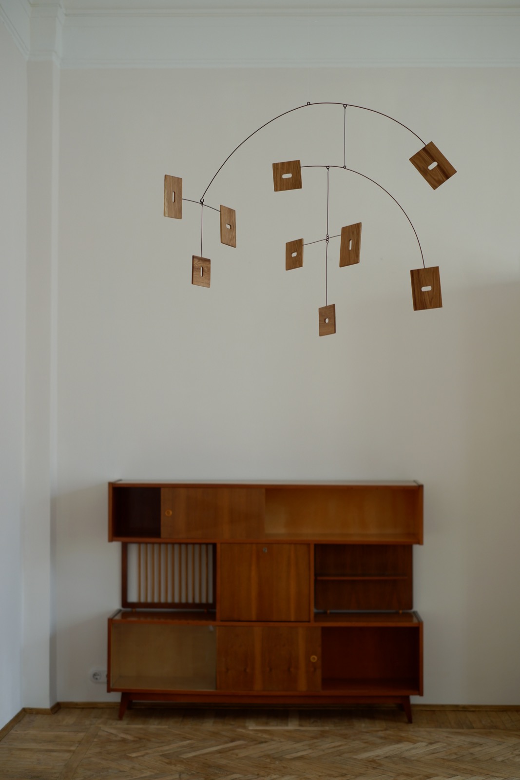 Модернизм интерьерный мобиль