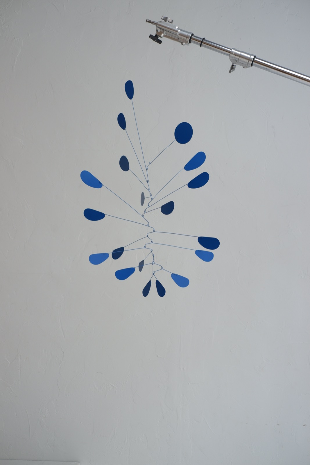 Синий интерьерный мобиль