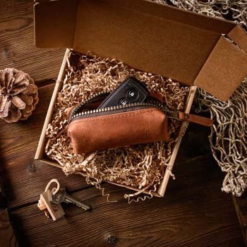 Кожаная ключница ручной работы