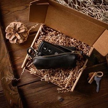 Ключница из натуральной кожи черного цвета