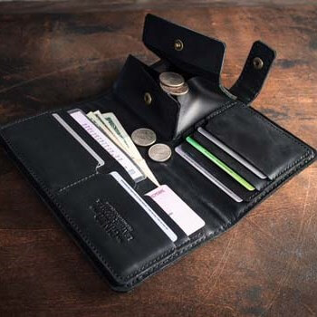 Мужской кошелек из кожи черный